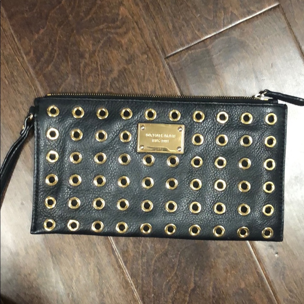 MK perfect black clutch
